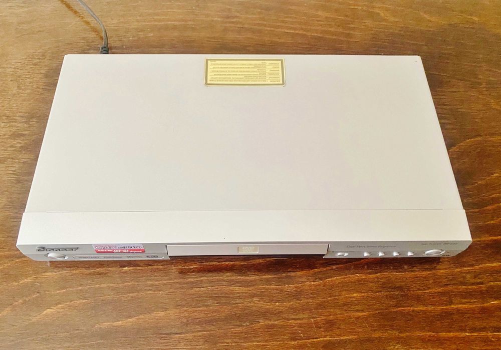 Цена - 70лв. PIONEER DV-373-S DVD PLAYER + Подарък