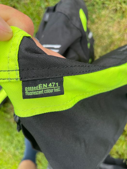 Vând costum în stare bună