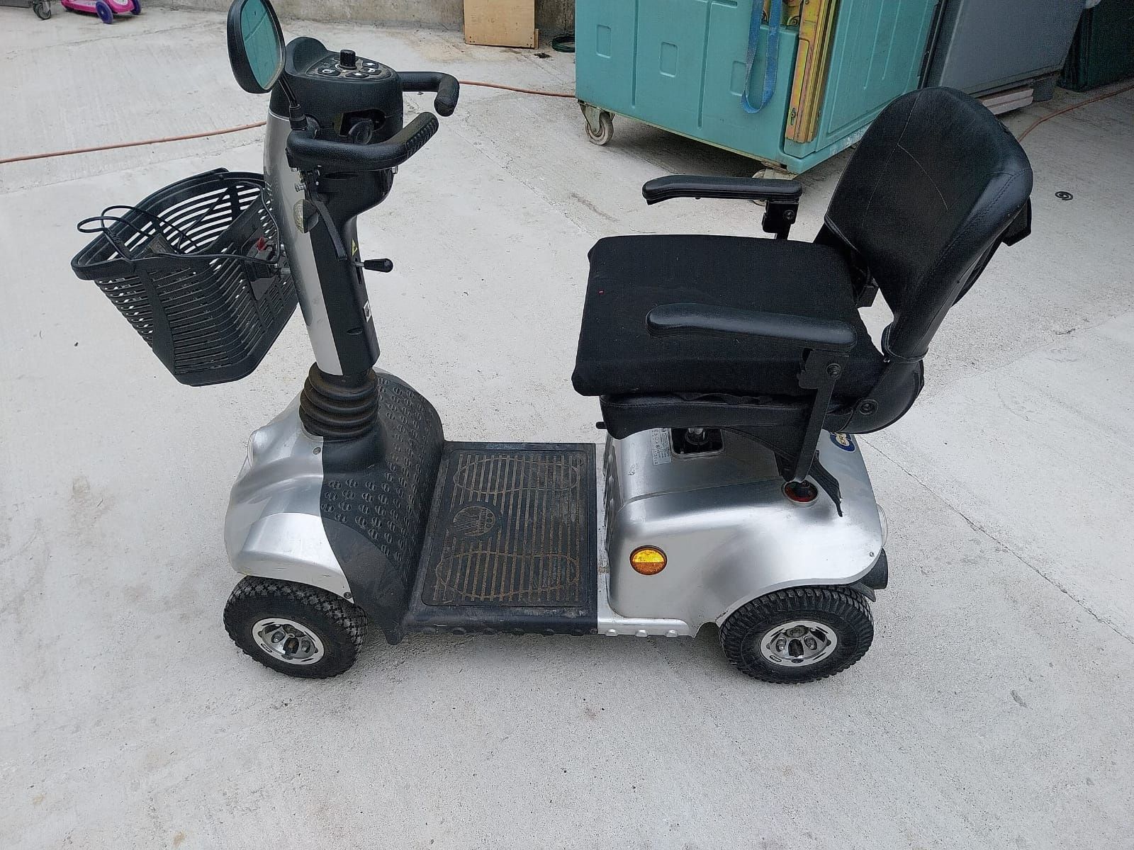 Scuter electric pentru persoane cu dizabilități