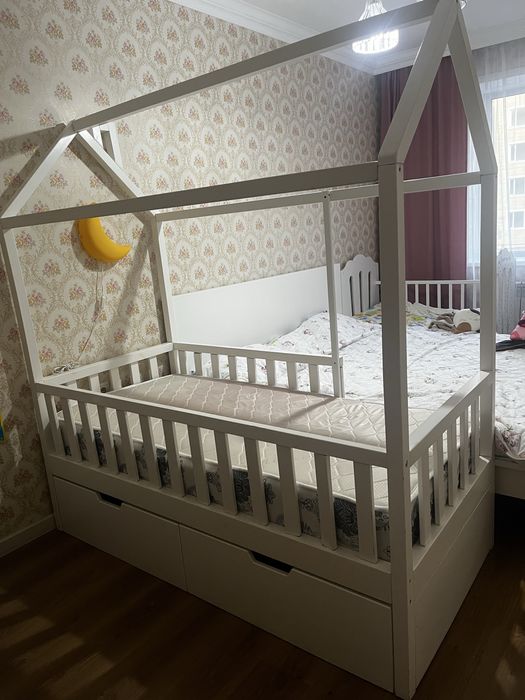 Продам детскую кровать-домик