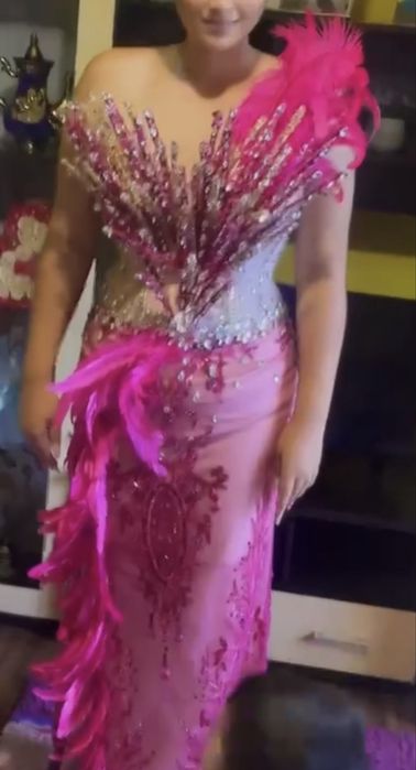 Vand rochie pe comanda