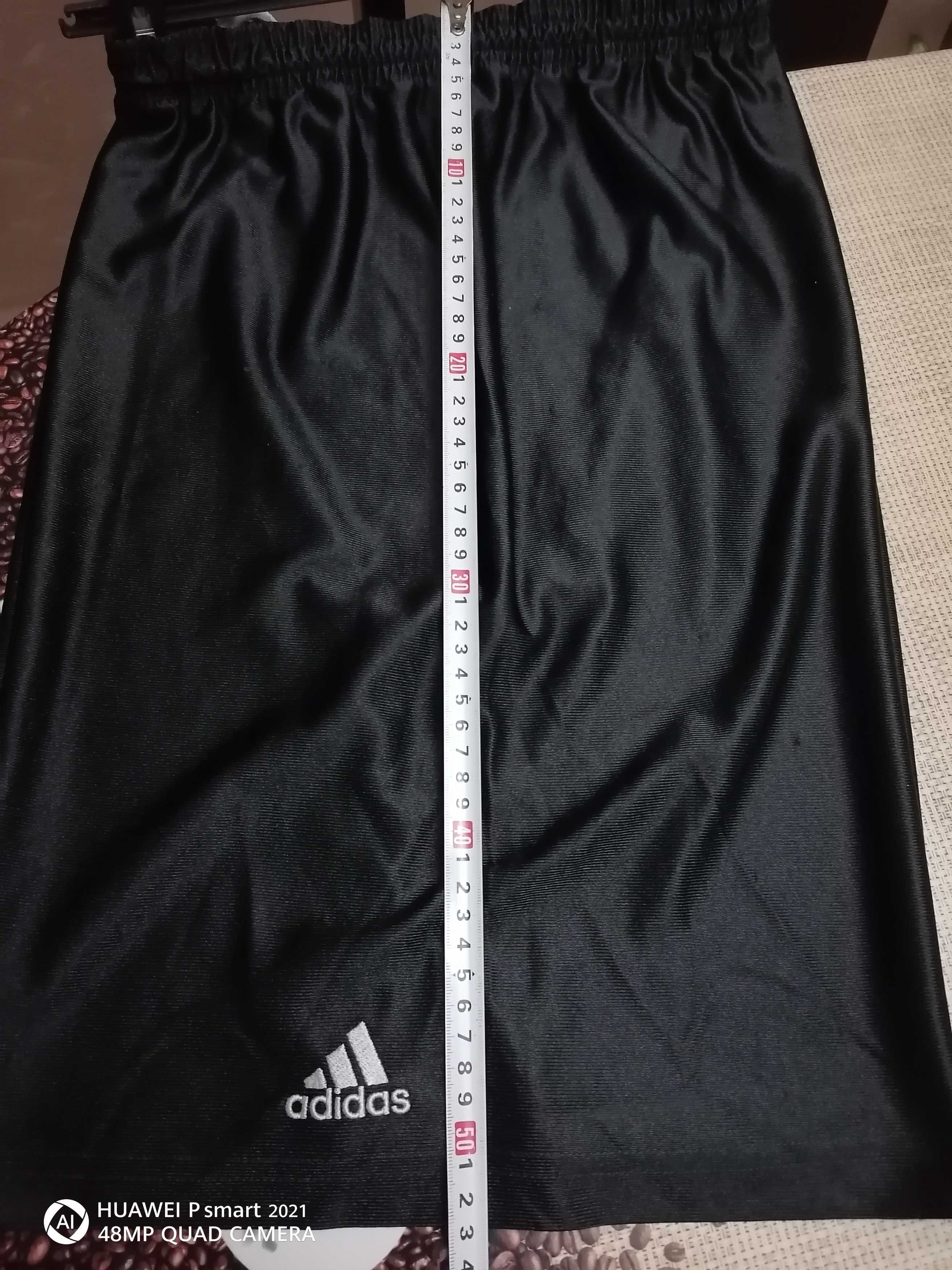 Оригинални мъжки    панталони (Adidas).