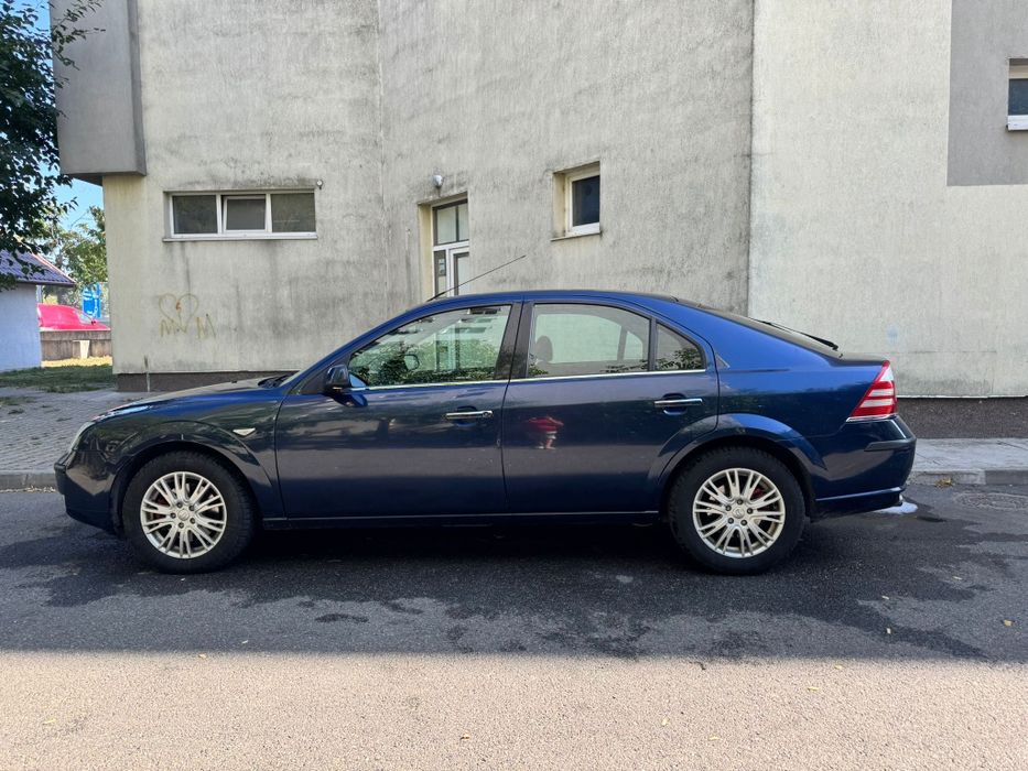 Ford Mondeo Albastru