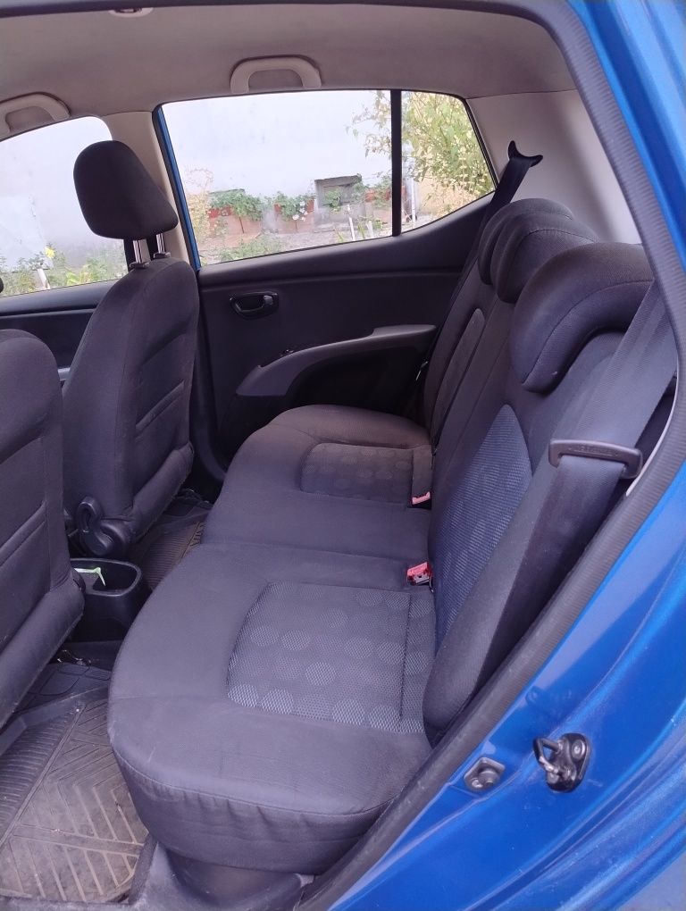 Продавам Hundai i10 1.1