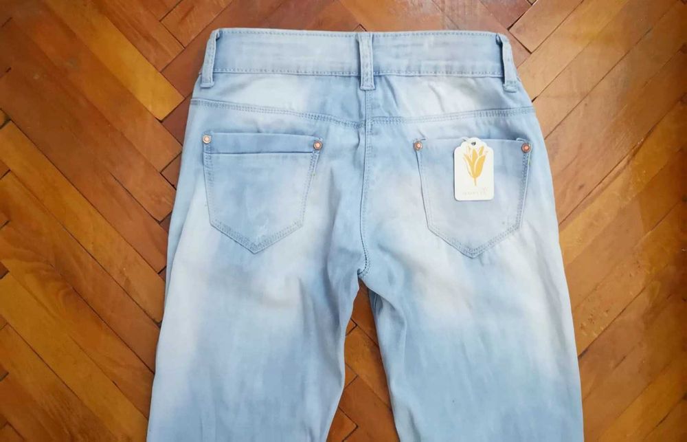 Ново! Светли дънки с накъсан ефект