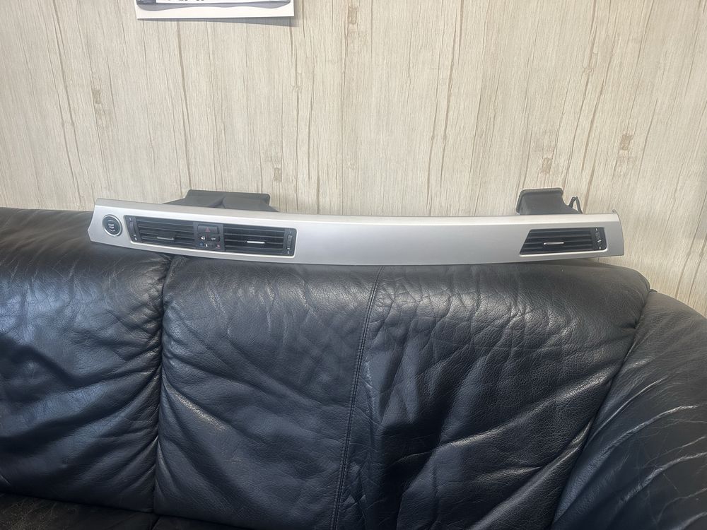 Централна лайсна със въздуховоди за BMW E90/E91 face