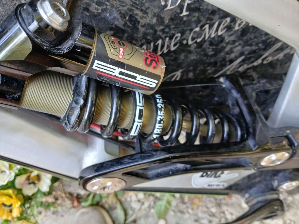 YT Industries  Downhill