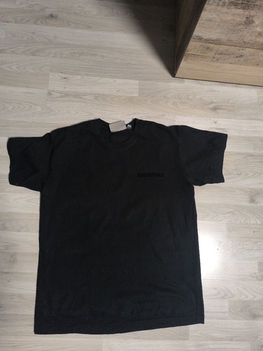 Блузи essential и Balenciaga чисто нови