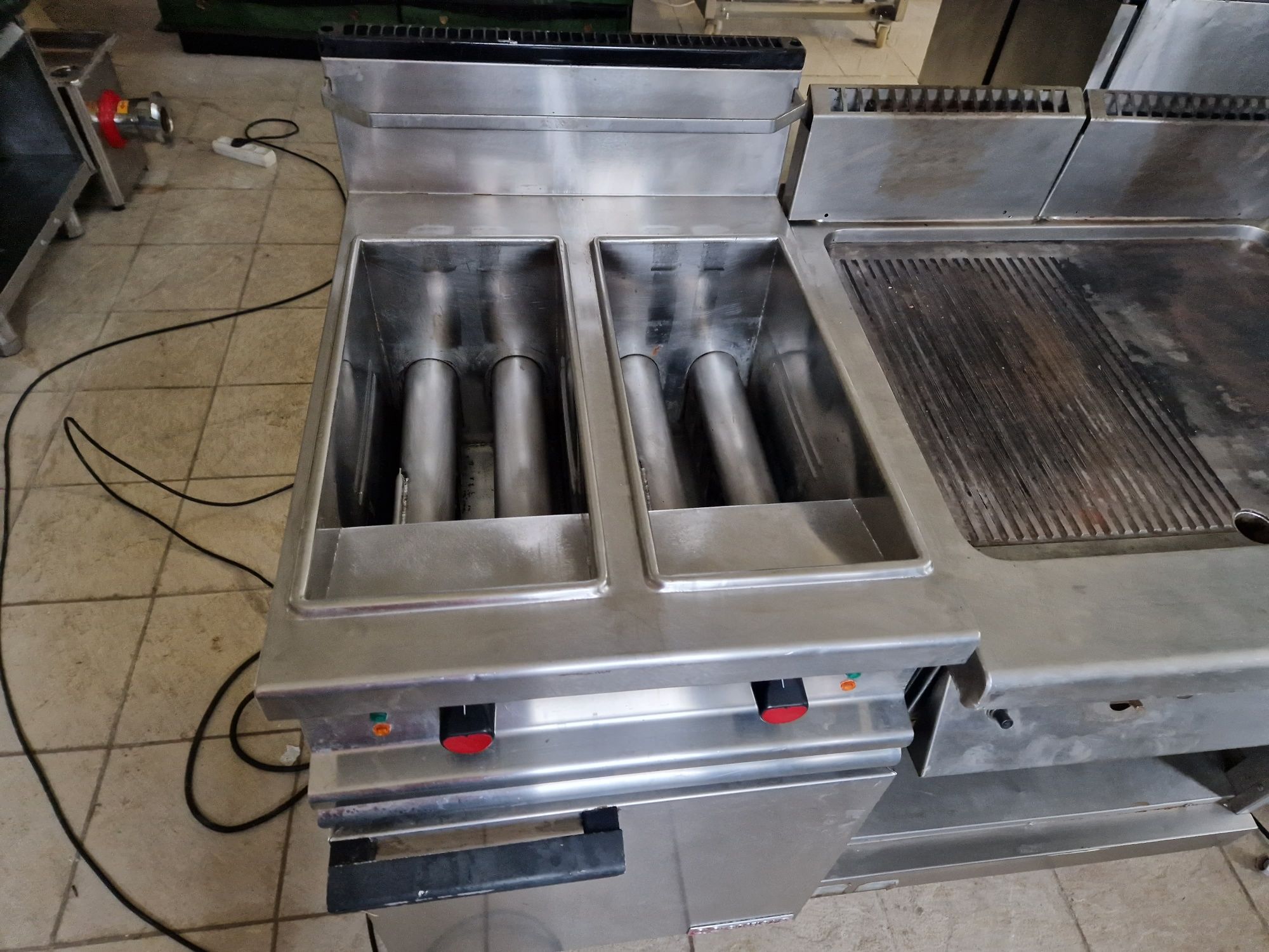 Friteuza dubla de putere,  inox și robinet, gaz sau la 380v