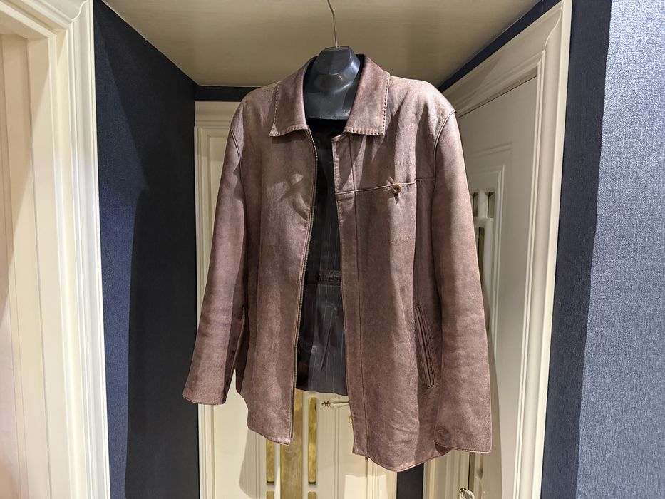 * легкая стильная куртка из натуральной кожи в хорошем состоянии