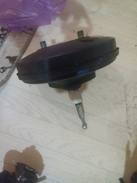 Продам тормозной вакуум Ауди А4