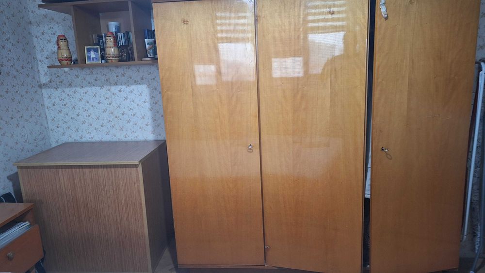 Запазен гардероб (170х165х60) и ракла (80х80х55)