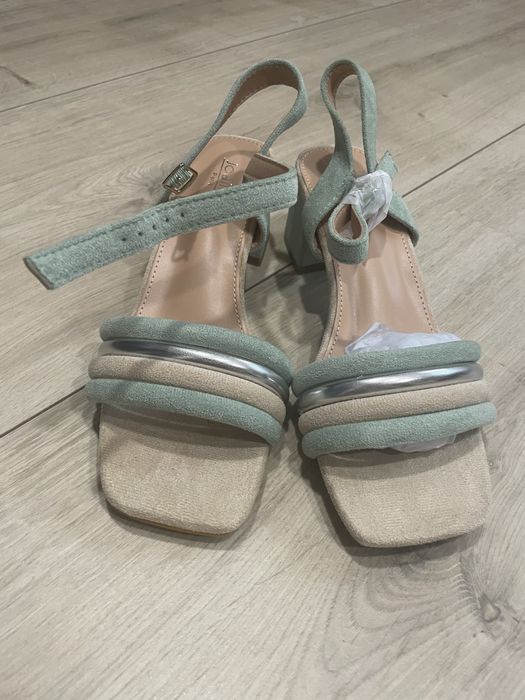 Sandale noi cu toc gros
