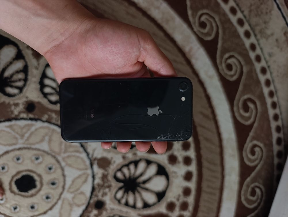 iphone 8 64 1.1 mln srocno