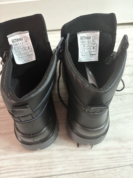 Продам спец ботинка
