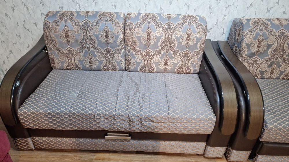 Продам диван в хорошем состоянии