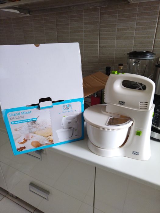 Vând mixer cu bol, ropdus de calitate superioara produs nou.