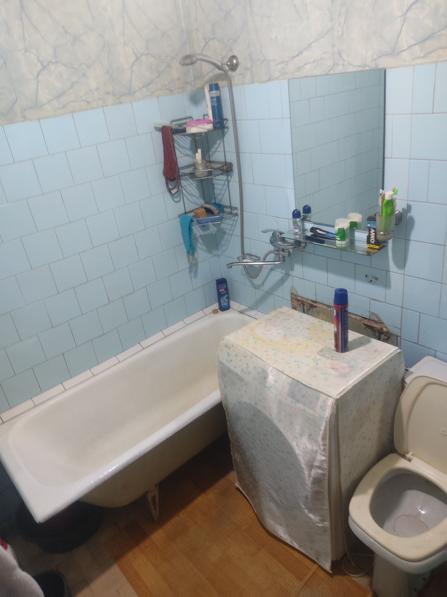 Srochna Uchtepa vatanda  1 xona 2 xona qilingan uy sotiladi