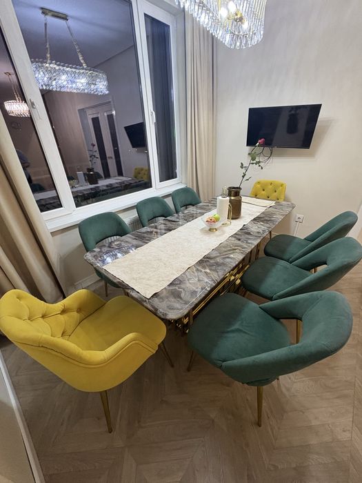 стол вместе со стульями