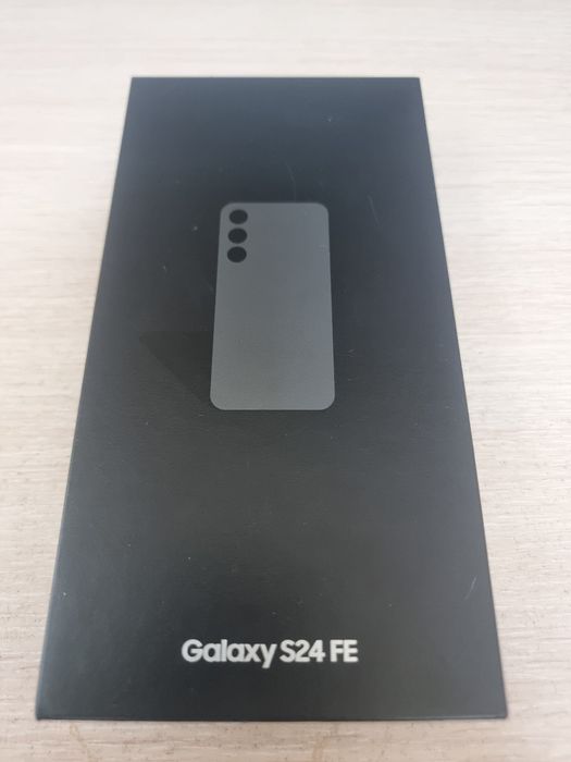 Продам сотовый телефон новый Samsung  S24 fe.