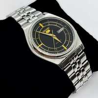 Seiko 5 - Черен циферблат мъжки часовник