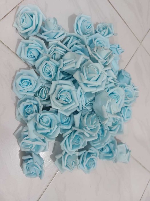 Pachet Flori artificiale spuma bleu/flori textile ivoire 50 buc/25 lei