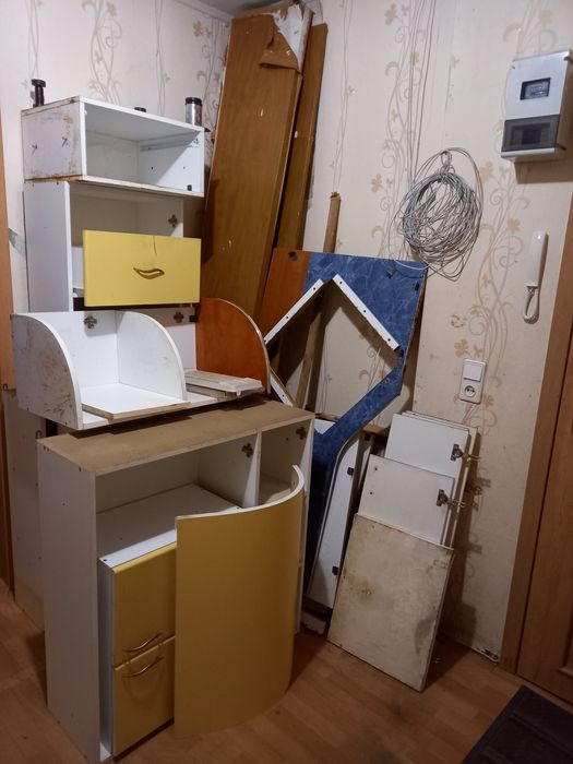 Отдам бесплатно мебель на дрова