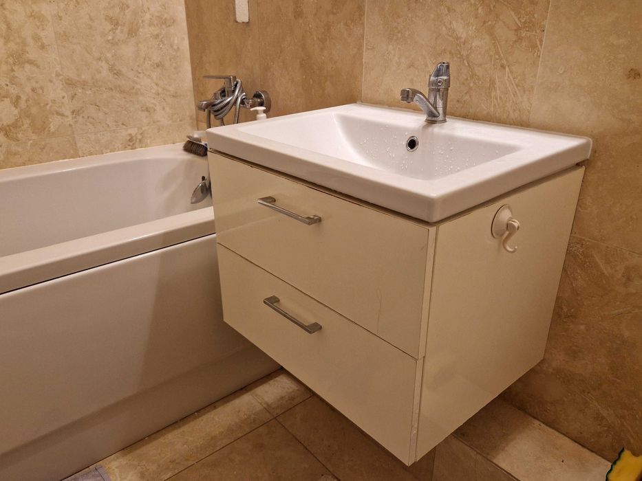 Mobilier + lavoar baie (+baterie)