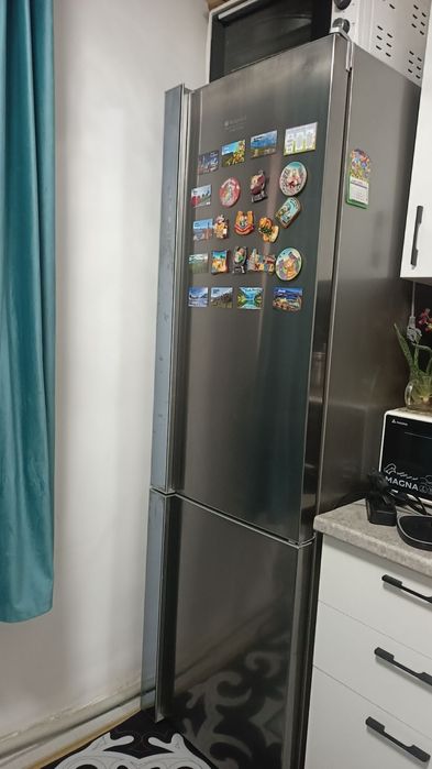 Продам сенсорный холодильник