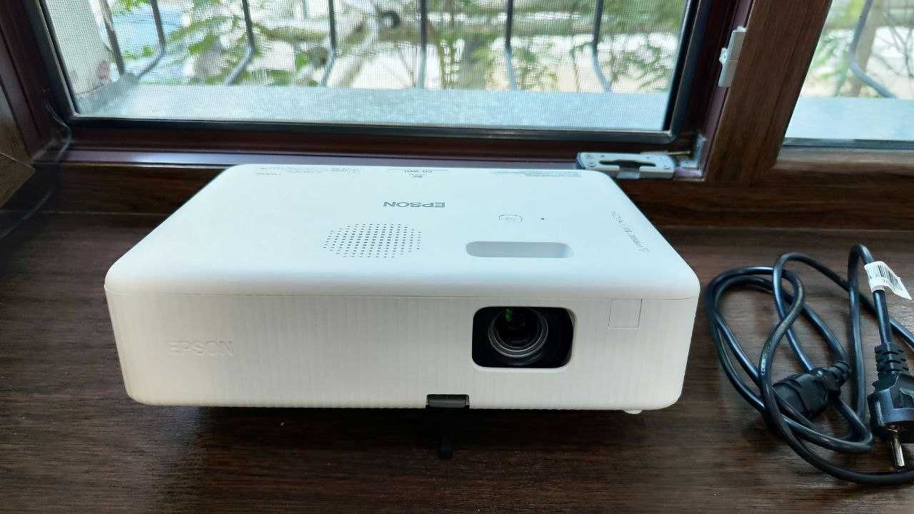 Продается б/у проектор Epson CO-W01 (2024)