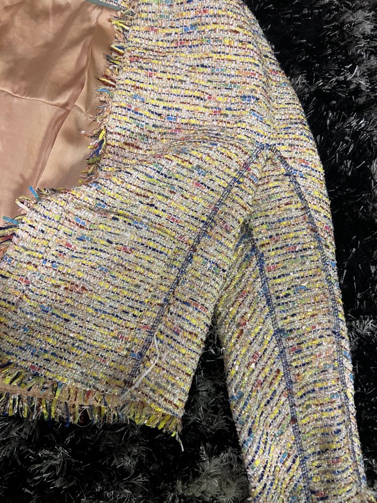 Blazer Mango model chanel tweed