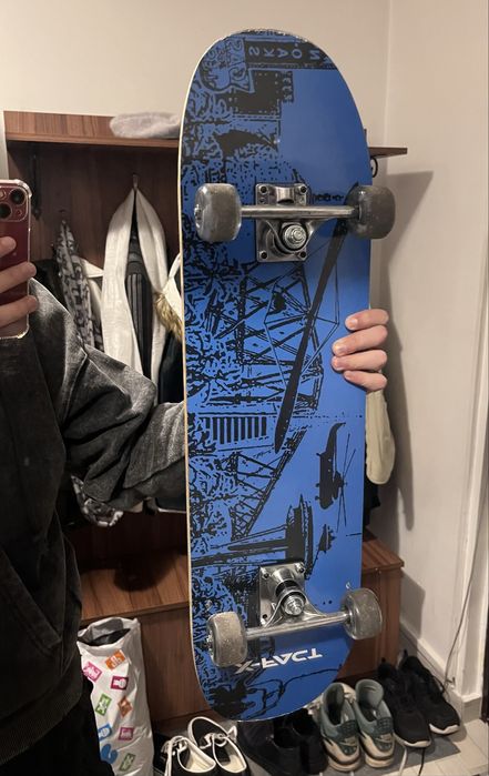 Skateboard albastru