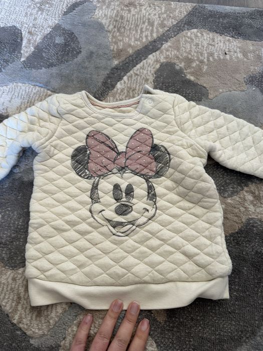 Дрехи -тениски,блузи дънки и роклички.