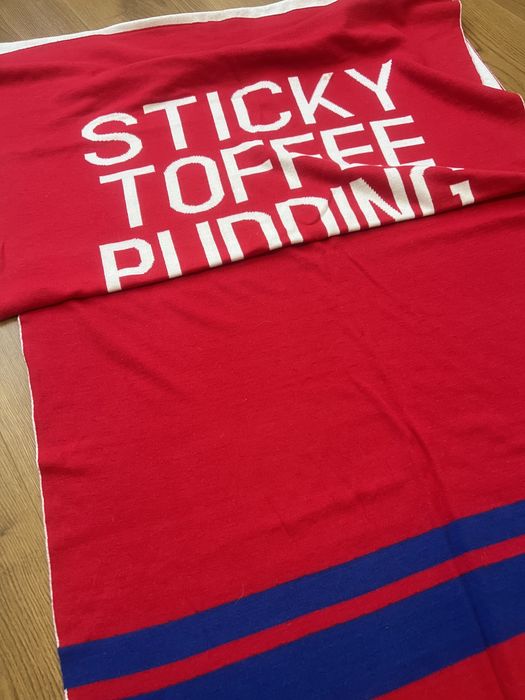 Шарф красный, длинный