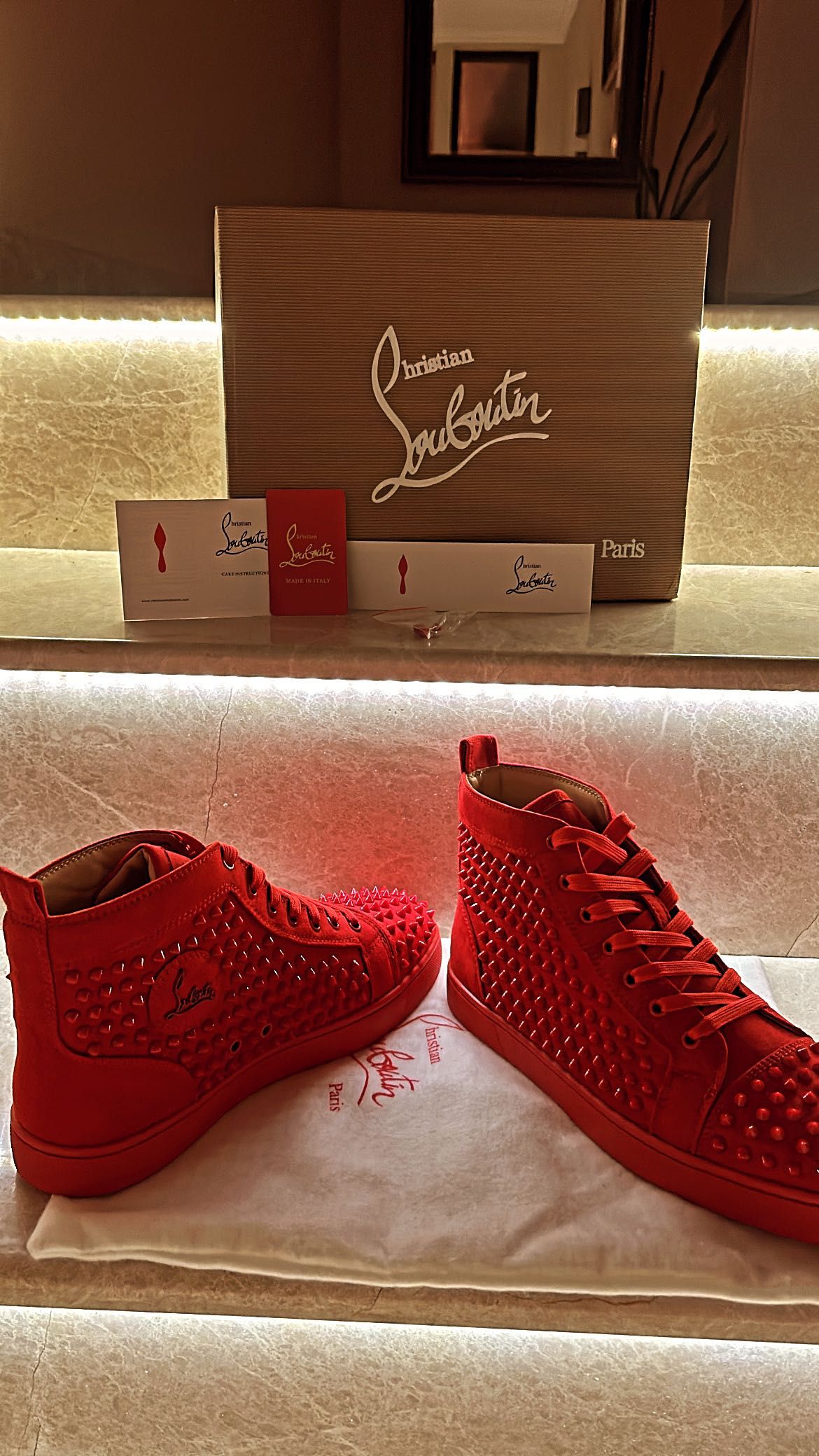 обувки Louboutin ( високи )