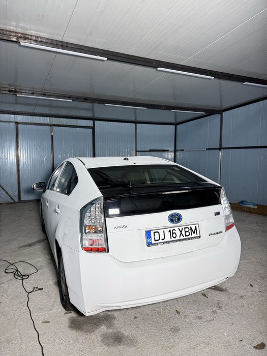 Toyota Prius Hybrid 2011 – 270.000 km – Consum 4L – Foarte Fiabilă