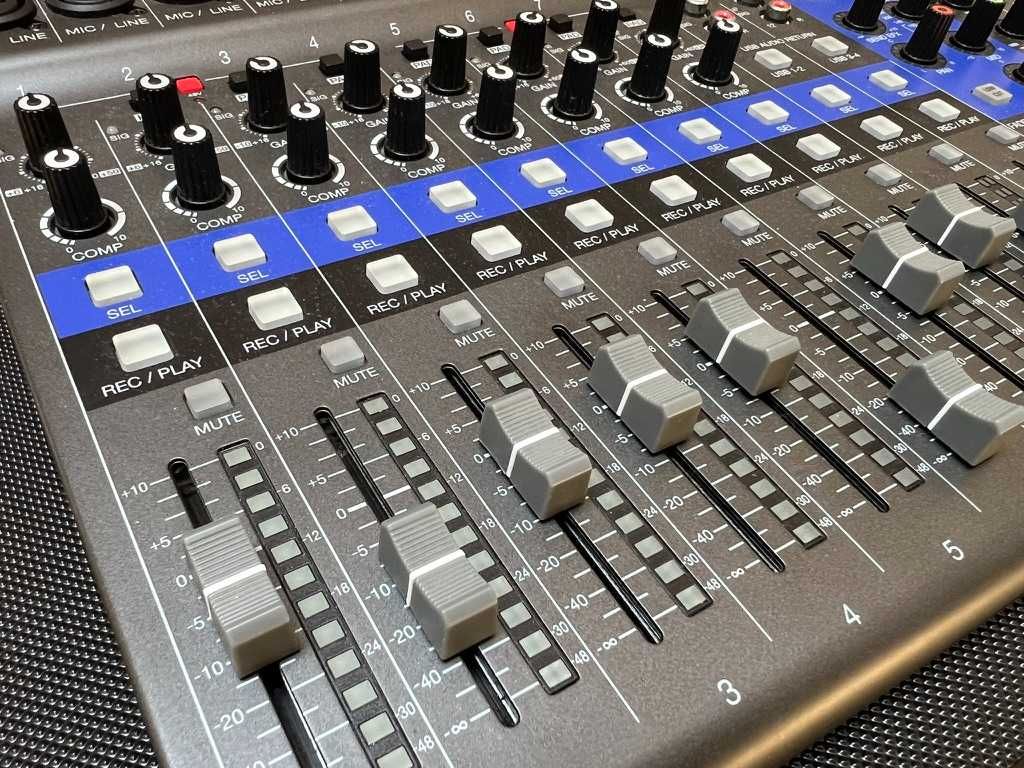 Mixer audio Zoom LiveTrack L-12