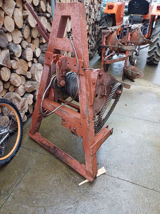 Vând troliu după tractor