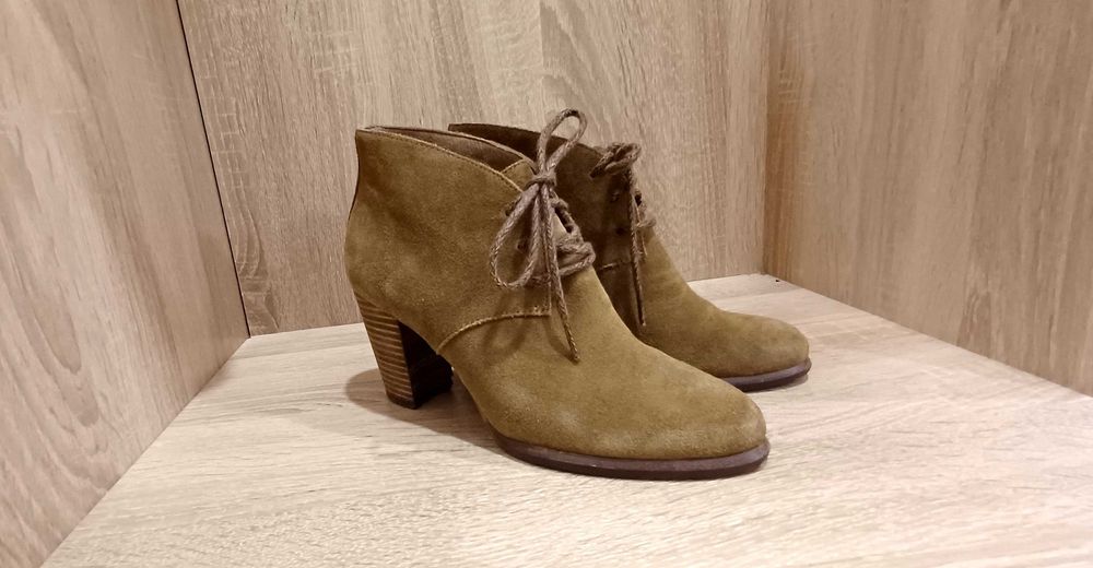 Оригинални дамски боти UGG, размер 37