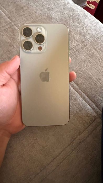 Iphone 15 pro max va Apple Watch Series 10