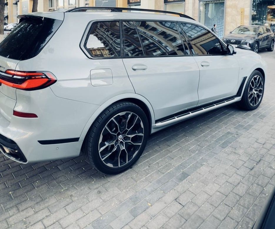 BMW X7 Xdrive 40 i 2023 год