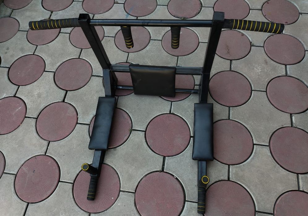 Турник на стенный