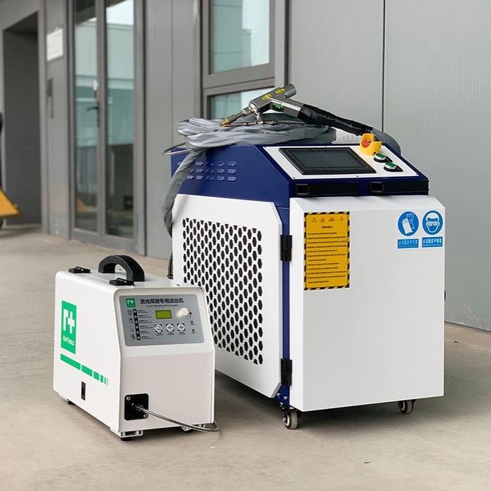 RAYTOOLS Laser welding machine РАЙТУЛС Лазерная сварка 1500W