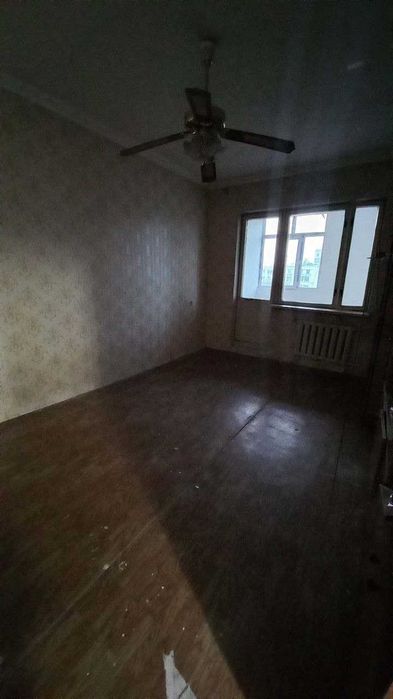 Продаётся 2/4/4 на Юнусабаде 18, общая площадь 57м2, балкон 2*6м