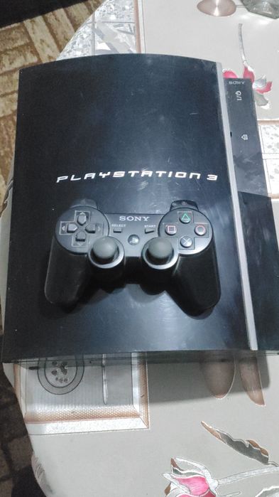 Vând PS3 ,monitor dell și 4 jocuri!!