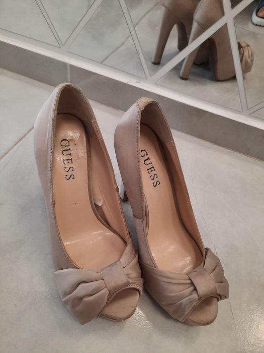 Pantofi crem GUESS