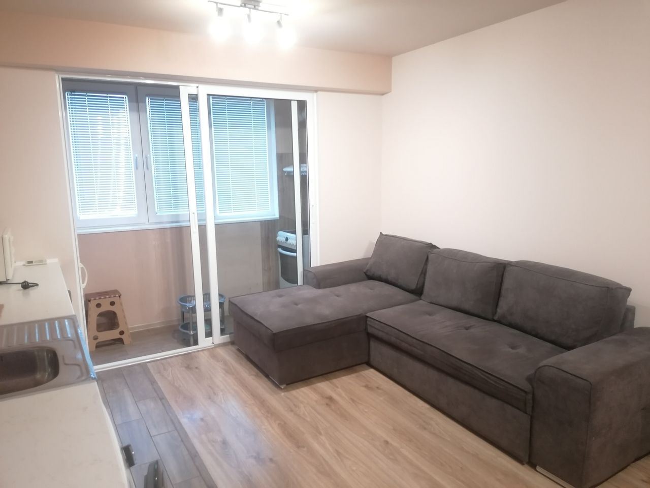 Продава се Едностаен апартамент в Враца, Сениче - 40 кв.м за 1530 €/кв.м - Снимка #1