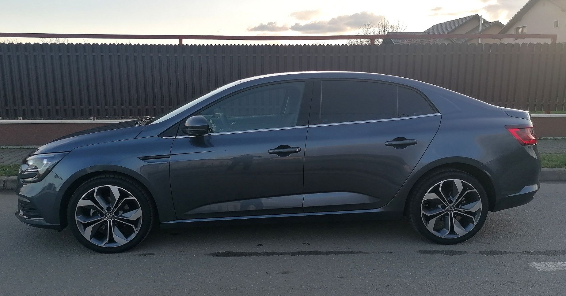 vând Renault Megane 4 Sedan 2021 1.5dci 116 Cp, automat, 23.000 km!