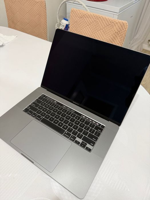 MacBook Pro 16" (2019)