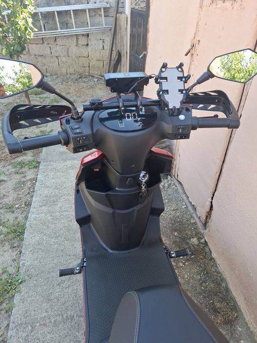 Vând scuter RDB. motor 2000w.
